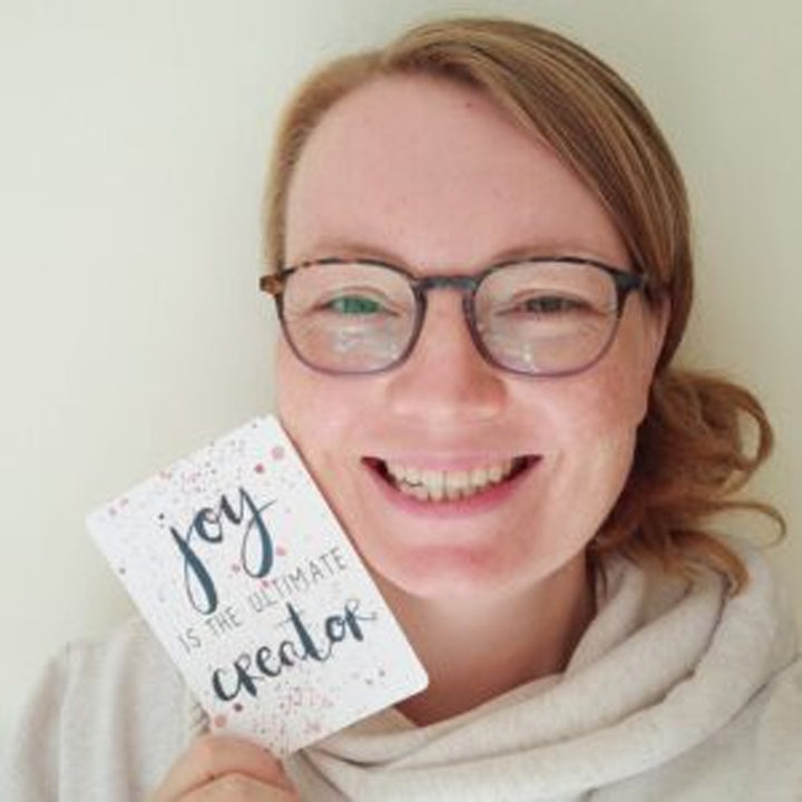 38: Crowdfunding and Self-Publishing Your Book with Writing Coach Mariëlle Smith
